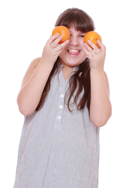 Girl holding mandarins - Foto, imagen