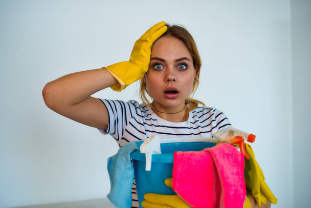 Emocionální úklid dáma mytí nástroje domácí práce životní styl služby - Fotografie, Obrázek