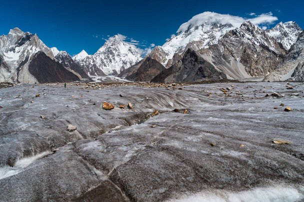 Vigne glacier and K2 mountain peak in Karakoram mountains range, K2 base camp trekking route, Pakistan, Asia - 写真・画像