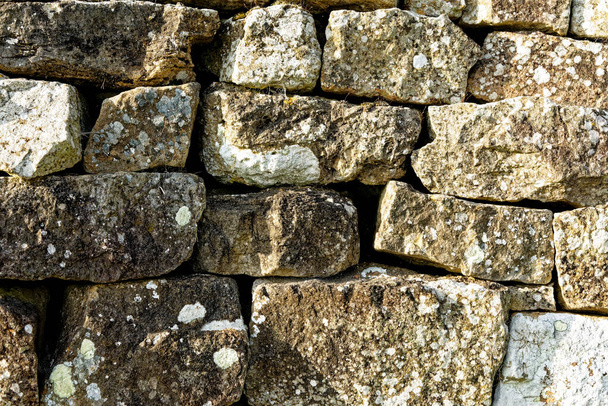 Παλιά υφή τούβλο τοίχο ξεπεραστεί - το βράχο τοίχο αδιάλειπτη υφή μοτίβο φόντου - Φωτογραφία, εικόνα