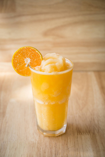 narancs Gyümölcs shake egy darab narancs dekoráció - Fotó, kép