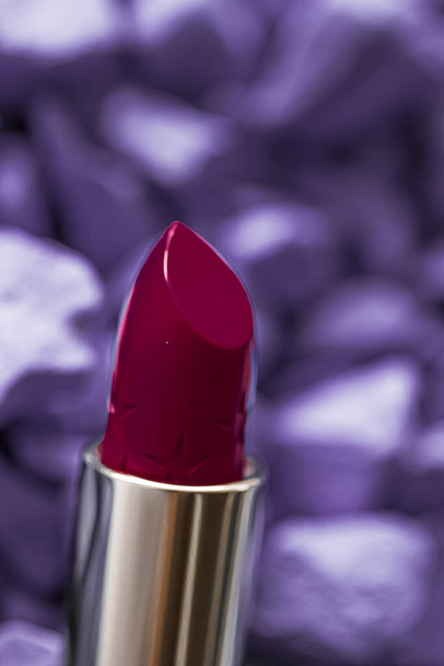 Piros rúzs közelkép, luxus smink és szépség kozmetikai - Fotó, kép