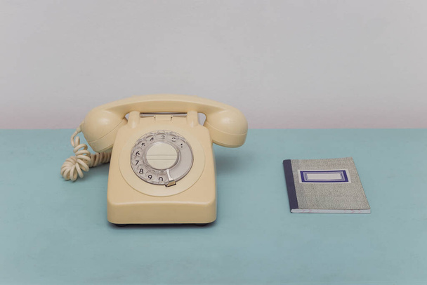 Vintage Téléphone et carnet d'adresses - Photo, image