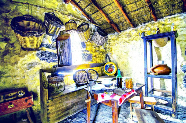 Внутрішня частина покинутого каменю зробила будинки у середньовічному селі Ель - Ієрро (Іспанія). - Фото, зображення