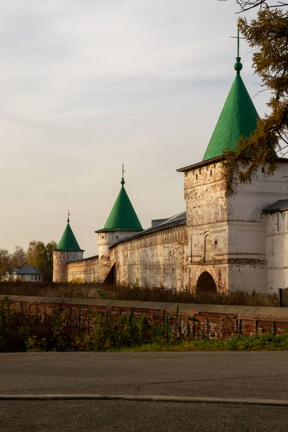 murs de forteresse du monastère Ipatievsky, Kostroma, Russie - Photo, image