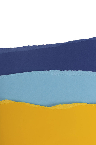 Слои разноцветной порванной текстурной бумаги в качестве творческого фона - Фото, изображение