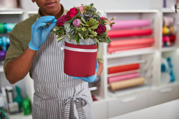 Florist shop manager picking off a petal - Foto, Bild