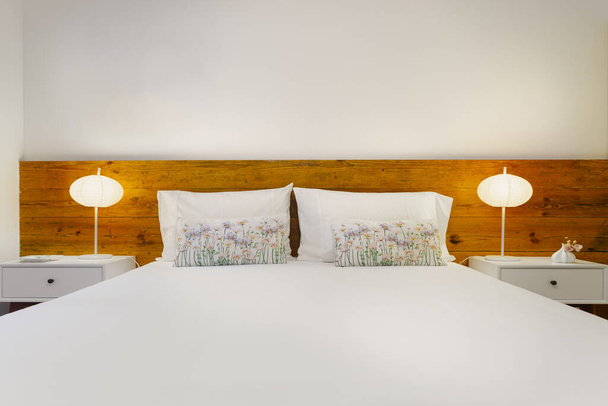 Accogliente camera da letto Suite con bellissimi cuscini - Foto, immagini