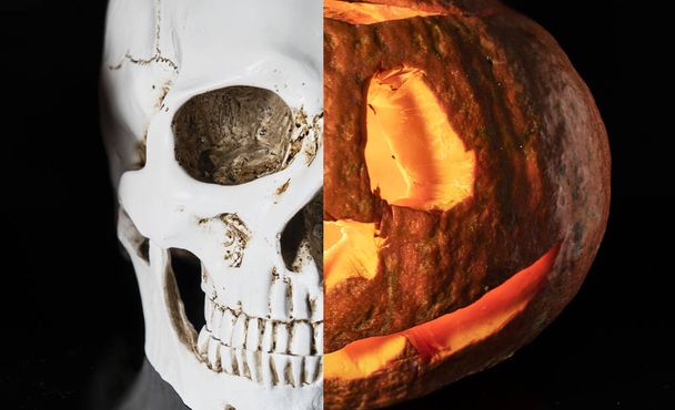 Halloween 2020 y coronavirus. Feliz Halloween Tallado. Linterna cabeza de calabaza de Halloween sobre fondo negro, con cráneo humano. idea para Halloween                      - Foto, imagen