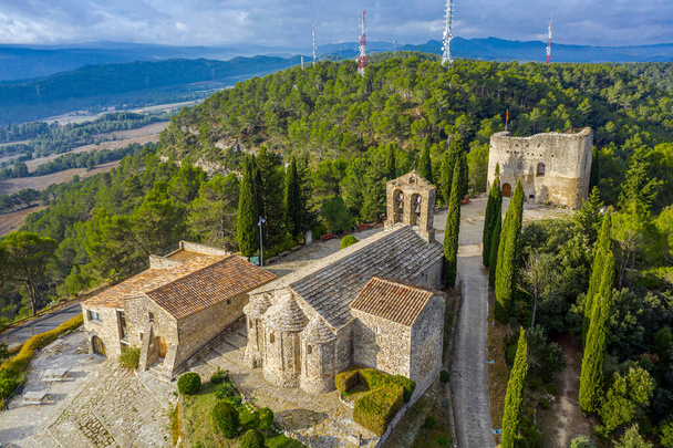 10ος αιώνας προ-Ρωμαϊκή εκκλησία Santa Maria Gracia στην Tossa de Montbui, Tarragona Ισπανία  - Φωτογραφία, εικόνα