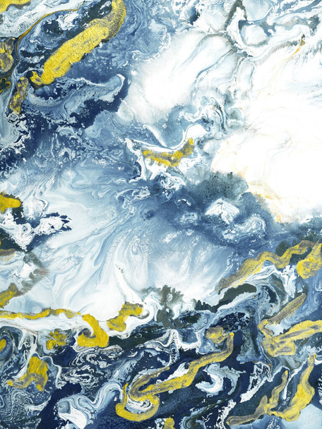 Синий с золотом, мраморная текстура абстрактная живопись, креативный ручной окрашенный фон, акриловая живопись на холсте. Современное искусство. Современное искусство. - Фото, изображение