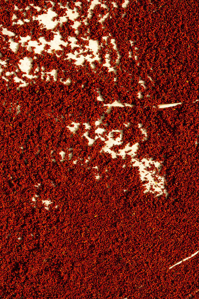 Ragi κεχρί εξάπλωση και διατηρούνται ανοιχτά στον ήλιο για να στεγνώσει - Φωτογραφία, εικόνα