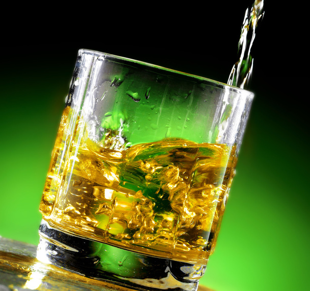 vaso de whisky
 - Foto, imagen