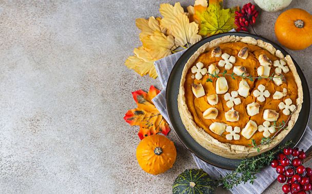 Top view of pumpkin tart or pie with feta and thyme. Fall season concept. Cozy autumn food background. - Foto, afbeelding
