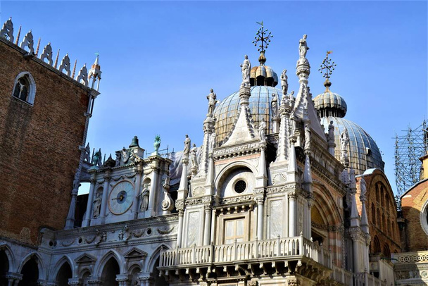 Venedik 'teki Aziz Mark Bazilikası' nın detayları. İtalya Venedik (Venedikçe) ve Aziz Mark Bazilikası ve onun detayları. Muhteşem Rönesans Mimarisi Sanatı. - Fotoğraf, Görsel