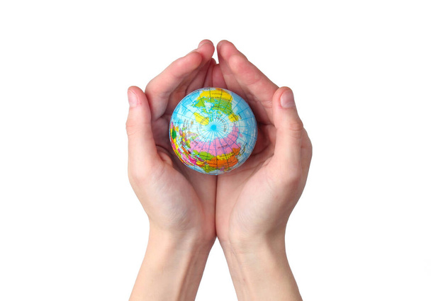 Globe v ženských dlaních na izolovaném bílém pozadí. Koncept péče o planetu Země - Fotografie, Obrázek