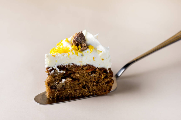 Slices of Spicy Carrot Cake with Walnuts and Orange Tasty Homemade Cake Dessrt Hoizontal - Foto, immagini