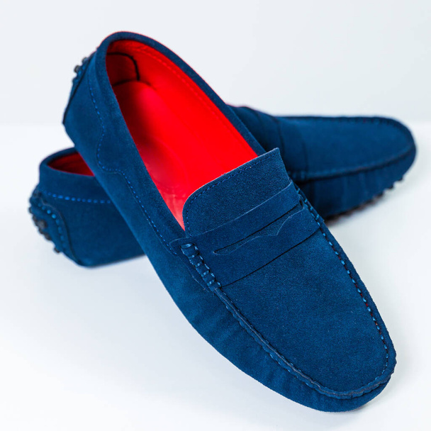 Die klassischen blauen Schuhe für Männer aus nächster Nähe - Foto, Bild