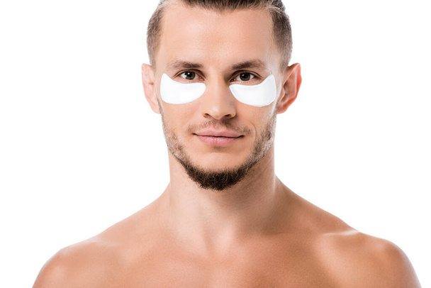 sexy bez košile muž oko náplasti na tváři izolované na bílém - Fotografie, Obrázek