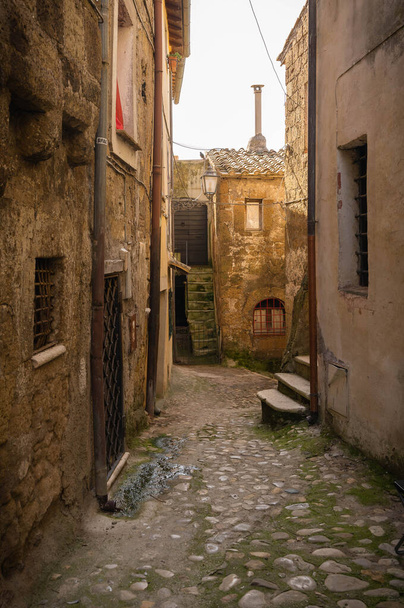 Narrow cobbled street of medieval town of Calcata Vecchia in Italy - Фото, зображення