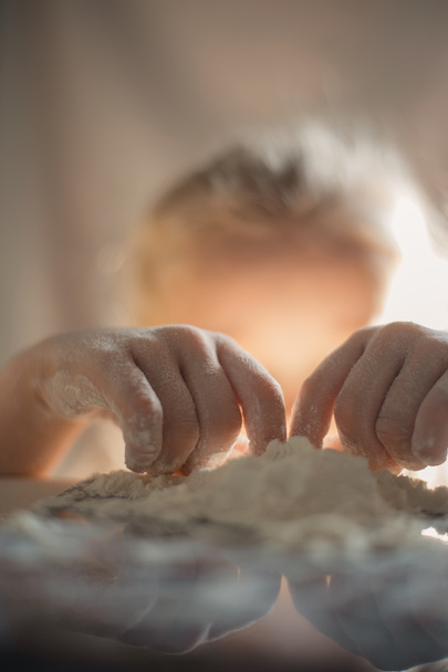 girl playing with flour. Close-up portrait of a girl playing with flour - Fotoğraf, Görsel
