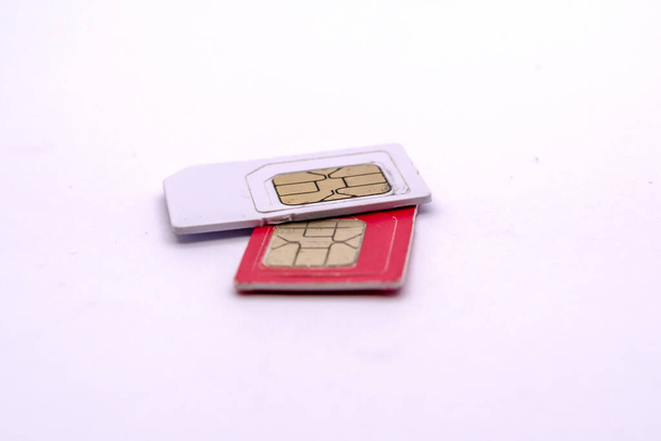 Teilnehmer-Identifikationsmodul oder SIM-Karte. SIM-Karte in verschiedenen Größen isoliert auf weißem Hintergrund. mini, micro, nano sim. gsm-Chip. - Foto, Bild