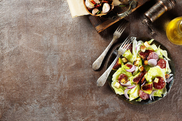 salad with salami and fresh fig on plate - Zdjęcie, obraz