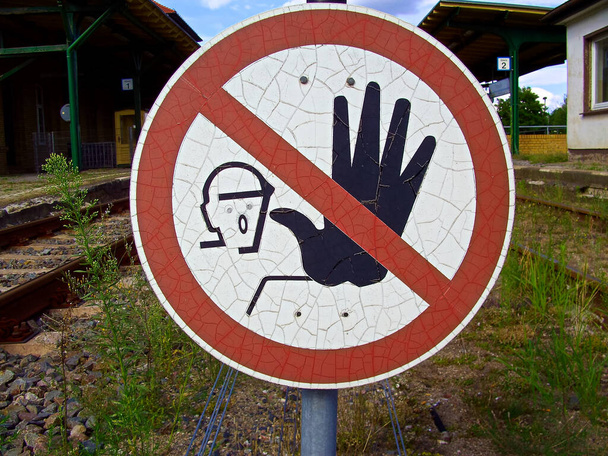 Verbotsschild zum Betreten verboten - Foto, Bild
