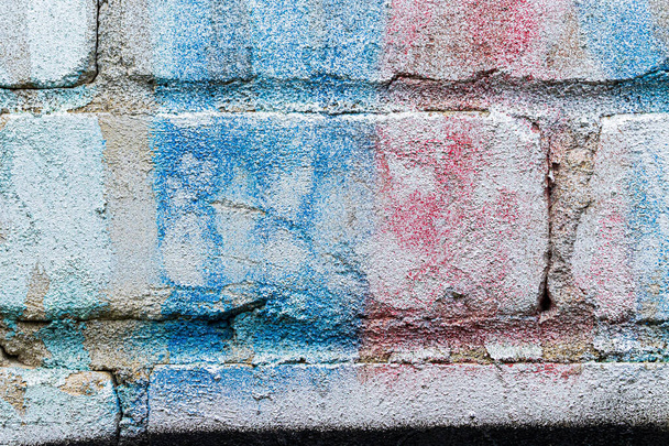 Un frammento di graffiti colorati dipinti su un muro di mattoni. Sfondo astratto per il design. - Foto, immagini