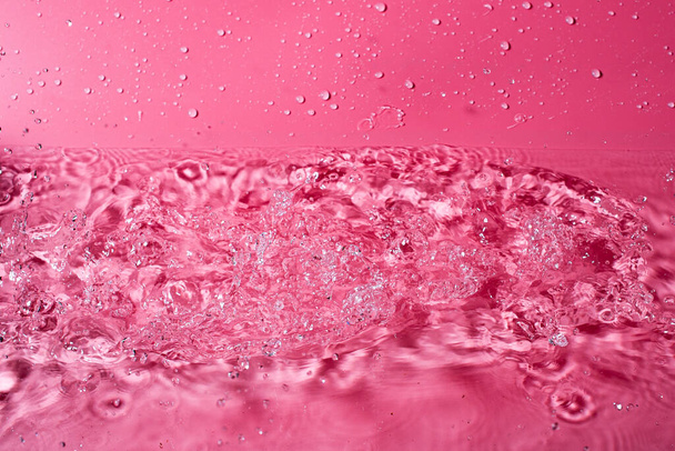splash of water on a red background. Abstract wallpaper - Foto, Imagen