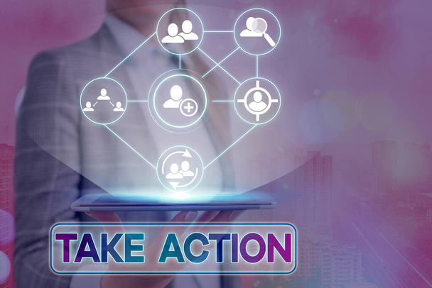 Znak tekstowy pokazujący Take Action. Konceptualne zdjęcie radzi komuś, aby zrobił coś lub zareagował w tej chwili Informatyczna technologia połączenia sieciowego elementy infograficzne ikona. - Zdjęcie, obraz