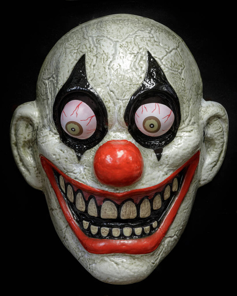 Гуглий клоун ізольований на чорному тлі
 - Фото, зображення