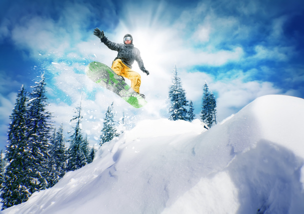 Snowboarder saut
 - Photo, image