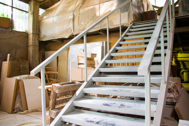 Металлические лестницы на заводе, Тбилиси - Фото, изображение