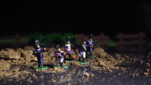 Schieten van vintage tinnen soldaten - Video