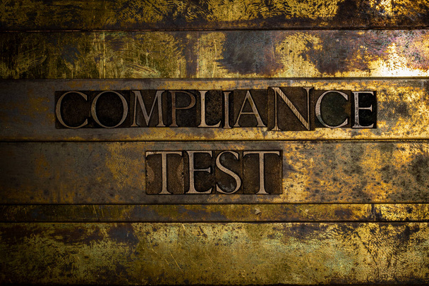Compliance Test-SMS auf texturiertem Grunge-Kupfer und Vintage-Gold-Hintergrund - Foto, Bild