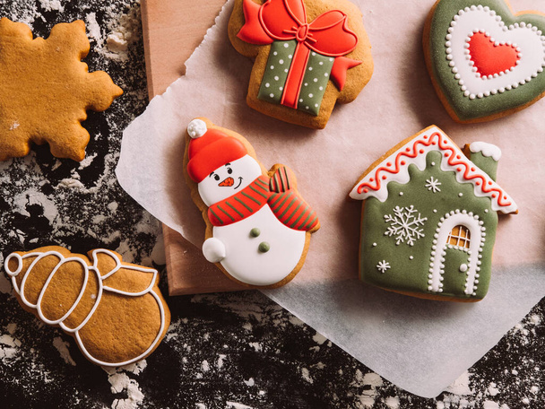 karácsony hagyományos cookie-k mézeskalács sütemény - Fotó, kép