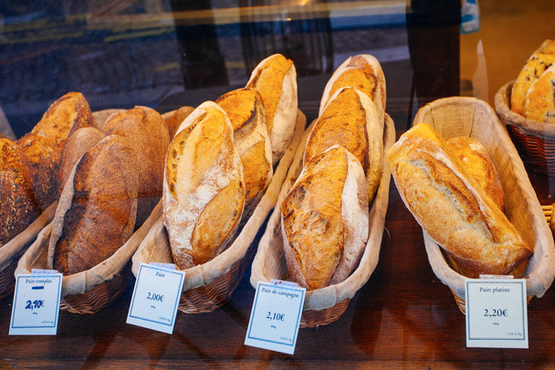 λίγο ψωμί στο γαλλικό αρτοποιείο - Φωτογραφία, εικόνα