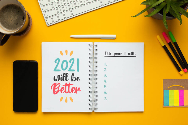 Image de stock de 2021 nouveau carnet de notes de l'année avec la liste des objectifs et la phrase de motivation - Photo, image