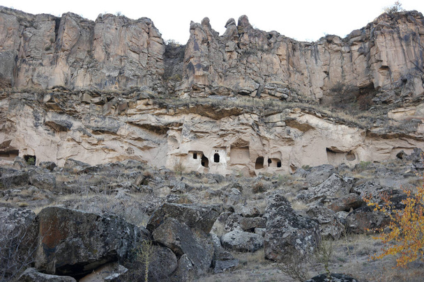 Hämmästyttävä kivinen maisema Cappadocia, Turkki. - Valokuva, kuva