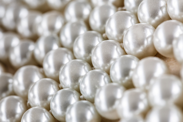 Blanco collar de perlas
 - Foto, imagen