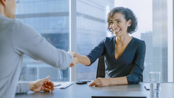 Beatiful Young Businesswoman Talks with a Potential Business Partner and Shakes Hands When them come to a Agrement. Strong Independent Woman in Business Situation. - Photo, image