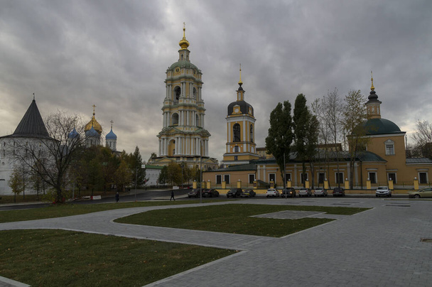 city skyline in cloudy weather the Orthodox churches against the background of the dark sky, no sun, dark clouds - Foto, immagini