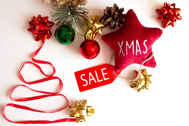 christmas tree made of red ribbon with sale tag. christmas online shopping - 写真・画像