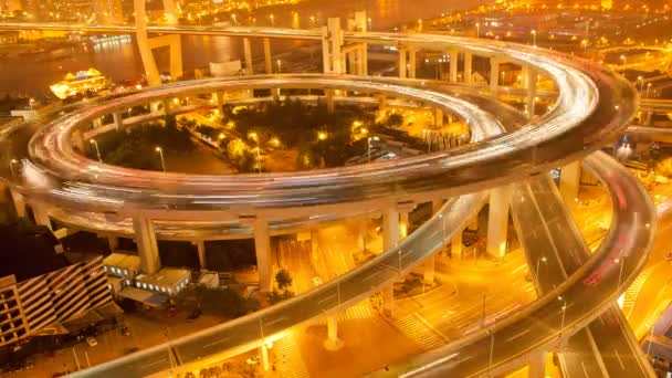 China Shanghai Nanpu Brücke mit starkem Verkehr Zeitraffer in der Nacht - Filmmaterial, Video