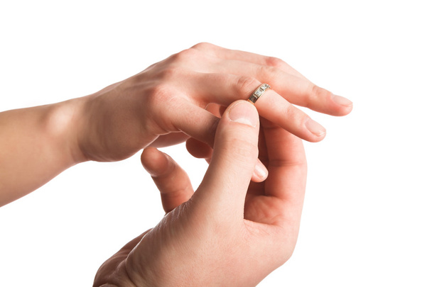 Кільце на пальці нареченої крупним планом
 - Фото, зображення