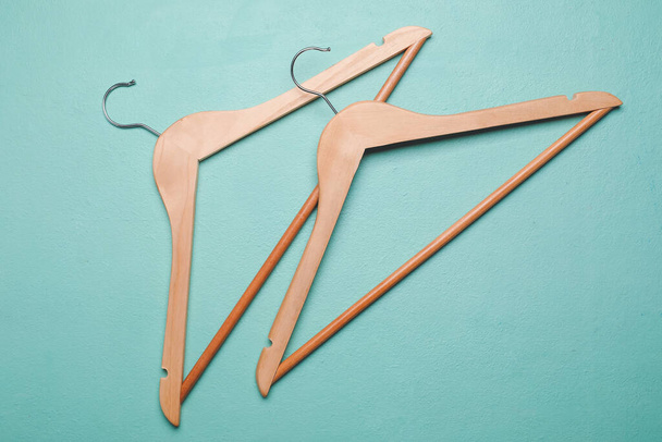 Clothes hangers on color background - Foto, immagini