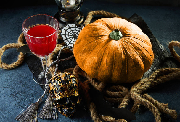 Scary halloween skull with pumpkin and wine on a spooky night. Halloween scene. - Fotoğraf, Görsel