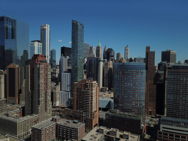 A high angle shot of Manhattan skyscrapers in New York, USA - Foto, Bild