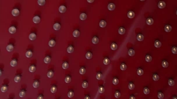 Oude gefaseerde elektrische lampen knipperen en gloeien 's nachts. Abstract close-up van retro casino decoratie glinsterende in Las Vegas, USA. Verlichte vintage stijl gloeilampen schitteren op Freemont straat - Video